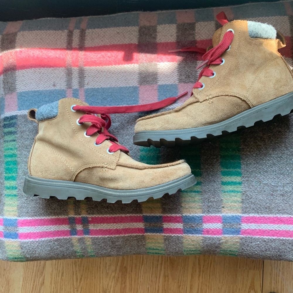 EUC - SOREL laced ankle boots , size 3